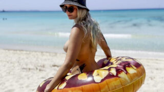 Riskantes Nacktbaden am öffentlichen Strand von Fiona-Fuchs